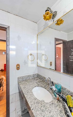 Casa à venda com 400m², 8 quartos e 4 vagas Casa à venda com 400m², 8 quartos e 4 vagasBanheiro 2