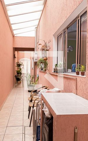 Casa à venda com 160m², 3 quartos e 4 vagas Casa à venda com 160m², 3 quartos e 4 vagasCorredor