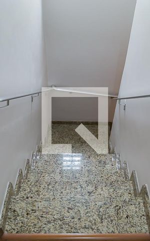 Casa à venda com 160m², 3 quartos e 4 vagas Casa à venda com 160m², 3 quartos e 4 vagasCorredor - Escada