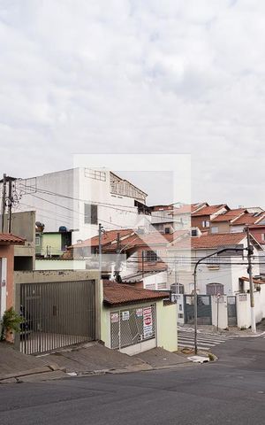Casa à venda com 160m², 3 quartos e 4 vagas Casa à venda com 160m², 3 quartos e 4 vagasFachada