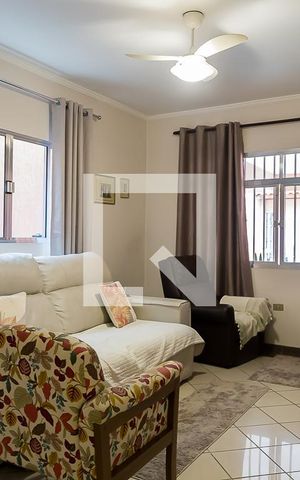 Casa à venda com 160m², 3 quartos e 4 vagas Casa à venda com 160m², 3 quartos e 4 vagasSala