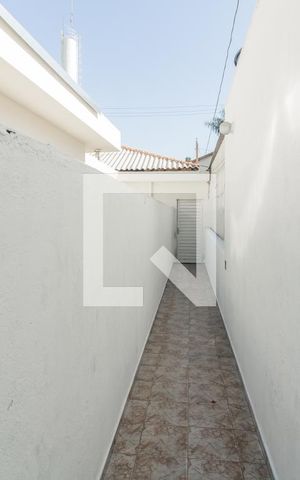 Casa para alugar com 100m², 2 quartos e 1 vaga Casa para alugar com 100m², 2 quartos e 1 vagaCorredor