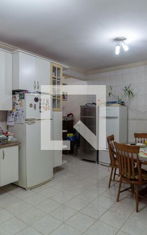 Casa à venda com 150m², 2 quartos e 3 vagas Casa à venda com 150m², 2 quartos e 3 vagasCozinha