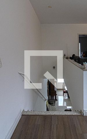 Casa à venda com 237m², 3 quartos e 4 vagas Casa à venda com 237m², 3 quartos e 4 vagasacesso aos pisos