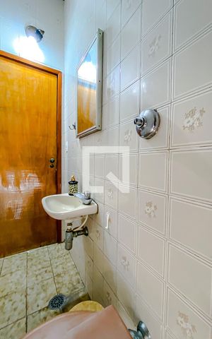 Casa à venda com 108m², 2 quartos e 2 vagasLavabo