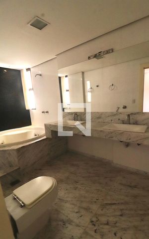 Apartamento para alugar com 242m², 4 quartos e 3 vagas Apartamento para alugar com 242m², 4 quartos e 3 vagasBanheiro 1