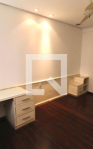 Apartamento para alugar com 242m², 4 quartos e 3 vagas Apartamento para alugar com 242m², 4 quartos e 3 vagasQuarto 4