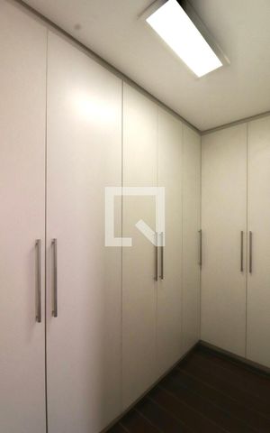Apartamento para alugar com 242m², 4 quartos e 3 vagas Apartamento para alugar com 242m², 4 quartos e 3 vagasCloset Quarto 1