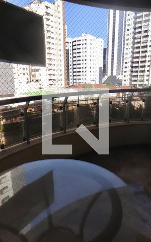Apartamento para alugar com 242m², 4 quartos e 3 vagas Apartamento para alugar com 242m², 4 quartos e 3 vagasVaranda