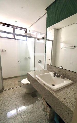 Apartamento para alugar com 242m², 4 quartos e 3 vagas Apartamento para alugar com 242m², 4 quartos e 3 vagasBanheiro 2