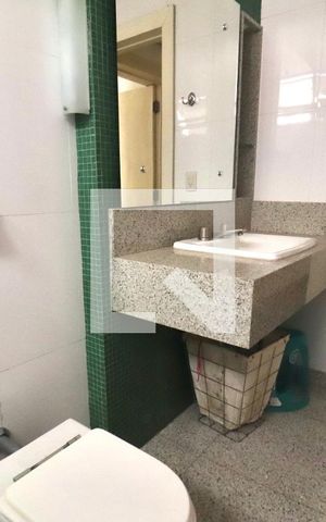 Apartamento para alugar com 242m², 4 quartos e 3 vagas Apartamento para alugar com 242m², 4 quartos e 3 vagasBanheiro 2