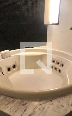 Apartamento para alugar com 242m², 4 quartos e 3 vagas Apartamento para alugar com 242m², 4 quartos e 3 vagasBanheiro 1