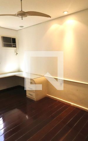 Apartamento para alugar com 242m², 4 quartos e 3 vagas Apartamento para alugar com 242m², 4 quartos e 3 vagasQuarto 4