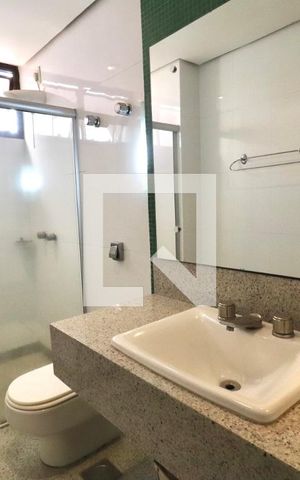 Apartamento para alugar com 242m², 4 quartos e 3 vagas Apartamento para alugar com 242m², 4 quartos e 3 vagasBanheiro 2