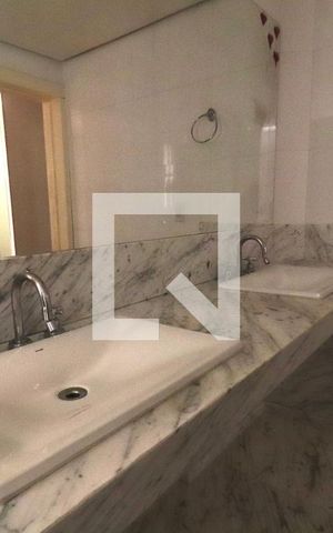Apartamento para alugar com 242m², 4 quartos e 3 vagas Apartamento para alugar com 242m², 4 quartos e 3 vagasBanheiro 1