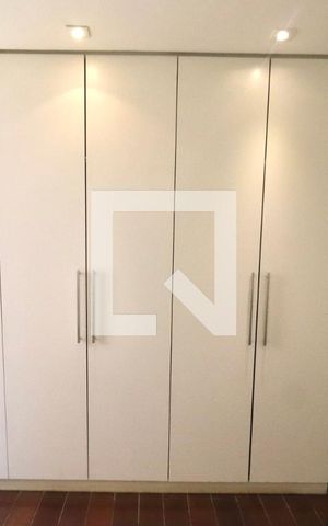 Apartamento para alugar com 242m², 4 quartos e 3 vagas Apartamento para alugar com 242m², 4 quartos e 3 vagasArmário- Quarto 3