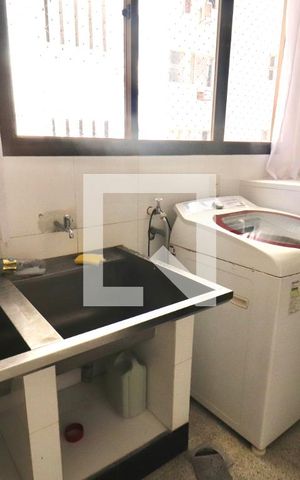 Apartamento para alugar com 242m², 4 quartos e 3 vagas Apartamento para alugar com 242m², 4 quartos e 3 vagasÁrea de Serviço