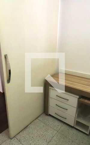 Apartamento para alugar com 242m², 4 quartos e 3 vagas Apartamento para alugar com 242m², 4 quartos e 3 vagasQuarto 5