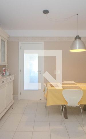 Apartamento à venda com 168m², 2 quartos e 2 vagas Apartamento à venda com 168m², 2 quartos e 2 vagasCozinha