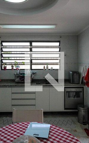 Casa à venda com 250m², 3 quartos e 3 vagas Casa à venda com 250m², 3 quartos e 3 vagasCozinha