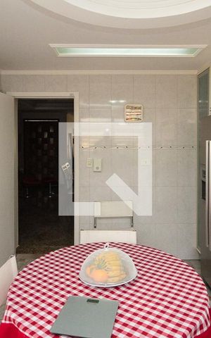 Casa à venda com 250m², 3 quartos e 3 vagas Casa à venda com 250m², 3 quartos e 3 vagasCozinha