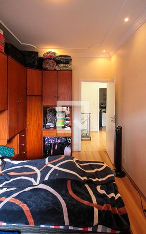 Casa à venda com 250m², 3 quartos e 3 vagas Casa à venda com 250m², 3 quartos e 3 vagasQuarto 02