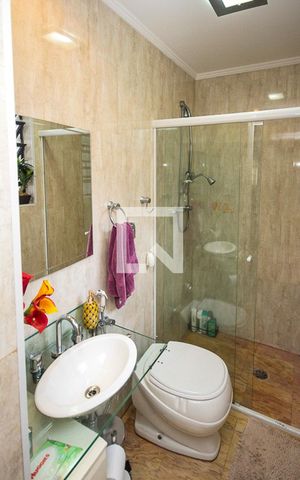 Casa à venda com 250m², 3 quartos e 3 vagas Casa à venda com 250m², 3 quartos e 3 vagasLavabo