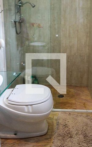 Casa à venda com 250m², 3 quartos e 3 vagas Casa à venda com 250m², 3 quartos e 3 vagasLavabo