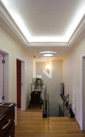 Casa à venda com 250m², 3 quartos e 3 vagas Casa à venda com 250m², 3 quartos e 3 vagasHall dos Quartos