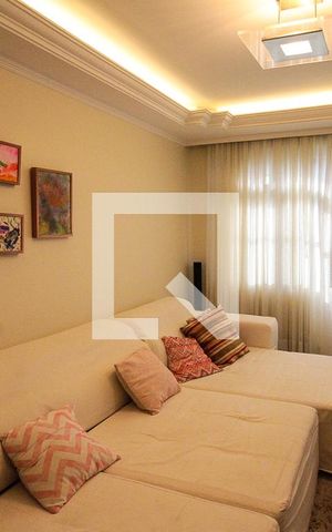 Casa à venda com 250m², 3 quartos e 3 vagas Casa à venda com 250m², 3 quartos e 3 vagasSala