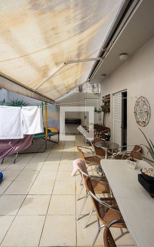 Casa à venda com 250m², 3 quartos e 3 vagas Casa à venda com 250m², 3 quartos e 3 vagasQuintal