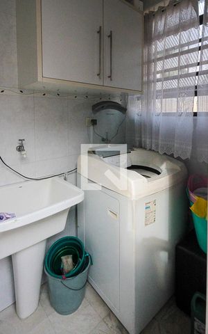 Casa à venda com 250m², 3 quartos e 3 vagas Casa à venda com 250m², 3 quartos e 3 vagasÁrea de Serviço
