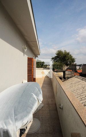 Casa à venda com 250m², 3 quartos e 3 vagas Casa à venda com 250m², 3 quartos e 3 vagasVaranda
