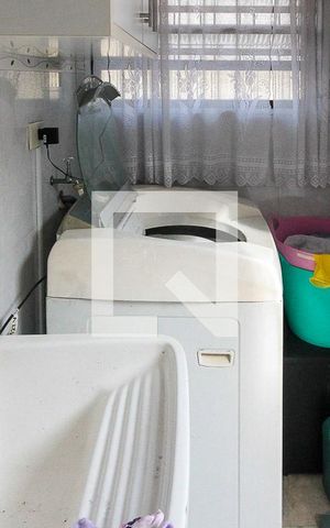 Casa à venda com 250m², 3 quartos e 3 vagas Casa à venda com 250m², 3 quartos e 3 vagasÁrea de Serviço