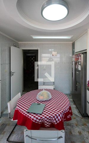Casa à venda com 250m², 3 quartos e 3 vagas Casa à venda com 250m², 3 quartos e 3 vagasCozinha