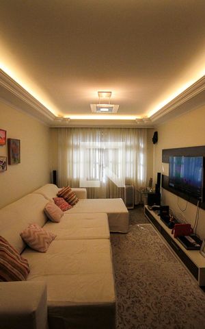 Casa à venda com 250m², 3 quartos e 3 vagas Casa à venda com 250m², 3 quartos e 3 vagasSala