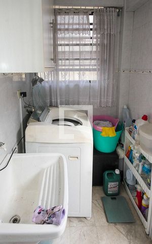 Casa à venda com 250m², 3 quartos e 3 vagas Casa à venda com 250m², 3 quartos e 3 vagasÁrea de Serviço