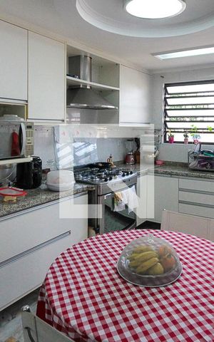 Casa à venda com 250m², 3 quartos e 3 vagas Casa à venda com 250m², 3 quartos e 3 vagasCozinha