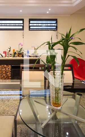 Casa à venda com 250m², 3 quartos e 3 vagas Casa à venda com 250m², 3 quartos e 3 vagasSala de Jantar