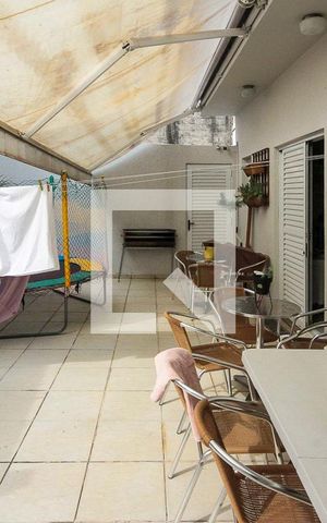 Casa à venda com 250m², 3 quartos e 3 vagas Casa à venda com 250m², 3 quartos e 3 vagasQuintal