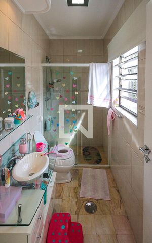 Casa à venda com 250m², 3 quartos e 3 vagas Casa à venda com 250m², 3 quartos e 3 vagasBanheiro Social