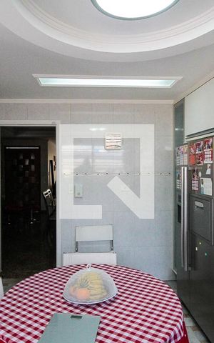 Casa à venda com 250m², 3 quartos e 3 vagas Casa à venda com 250m², 3 quartos e 3 vagasCozinha