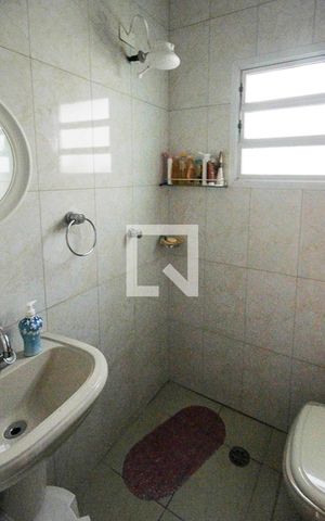 Casa à venda com 250m², 3 quartos e 3 vagas Casa à venda com 250m², 3 quartos e 3 vagasEdícula