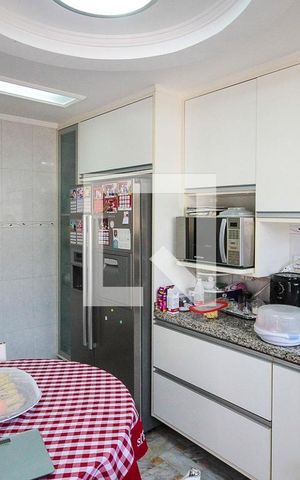 Casa à venda com 250m², 3 quartos e 3 vagas Casa à venda com 250m², 3 quartos e 3 vagasCozinha