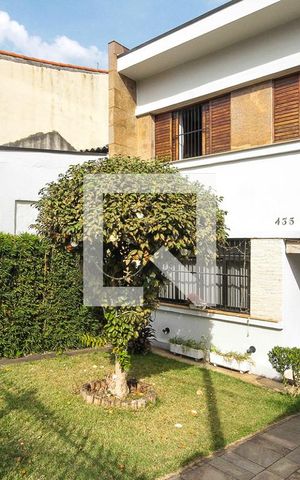 Casa à venda com 250m², 3 quartos e 3 vagas Casa à venda com 250m², 3 quartos e 3 vagasGaragem