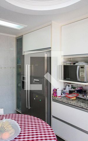 Casa à venda com 250m², 3 quartos e 3 vagas Casa à venda com 250m², 3 quartos e 3 vagasCozinha