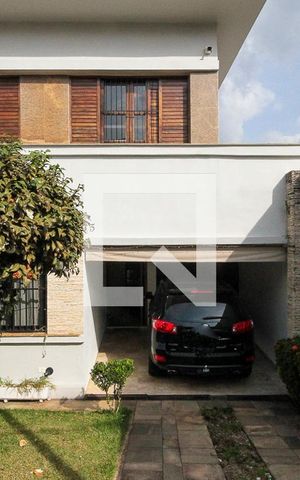 Casa à venda com 250m², 3 quartos e 3 vagas Casa à venda com 250m², 3 quartos e 3 vagasGaragem