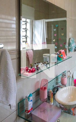 Casa à venda com 250m², 3 quartos e 3 vagas Casa à venda com 250m², 3 quartos e 3 vagasBanheiro Social