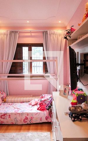 Casa à venda com 250m², 3 quartos e 3 vagas Casa à venda com 250m², 3 quartos e 3 vagasQuarto 01