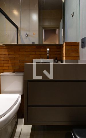 Apartamento à venda com 48m², 1 quarto e 1 vaga Apartamento à venda com 48m², 1 quarto e 1 vagaDetalhe do banheiro social